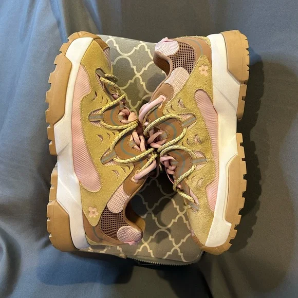 Converse Gianno X
Golf le Fleur “Parfait Pink” (GREAT CONDITION) - Picture 6 of 14